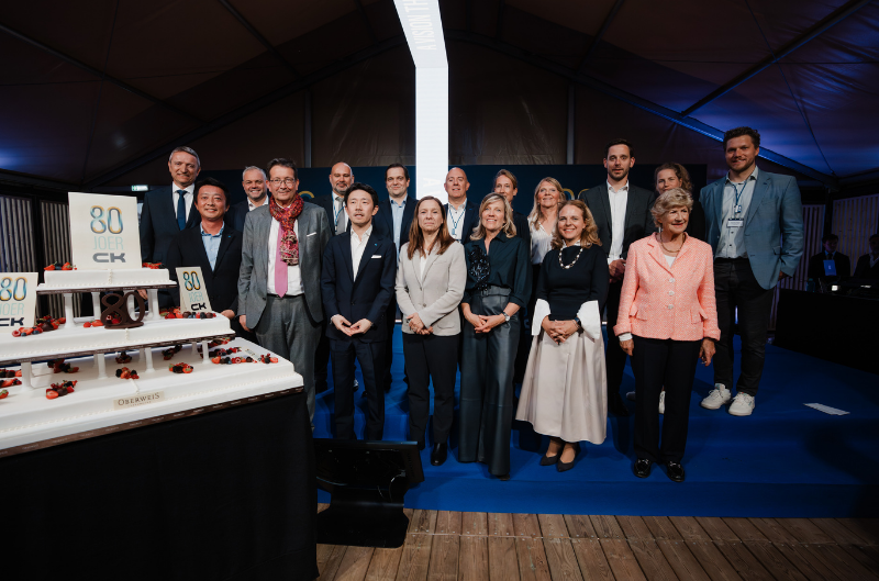 Photo de groupe pour la soirée des 80 ans de CK